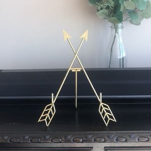 22 gold arrow “friendship” easels.